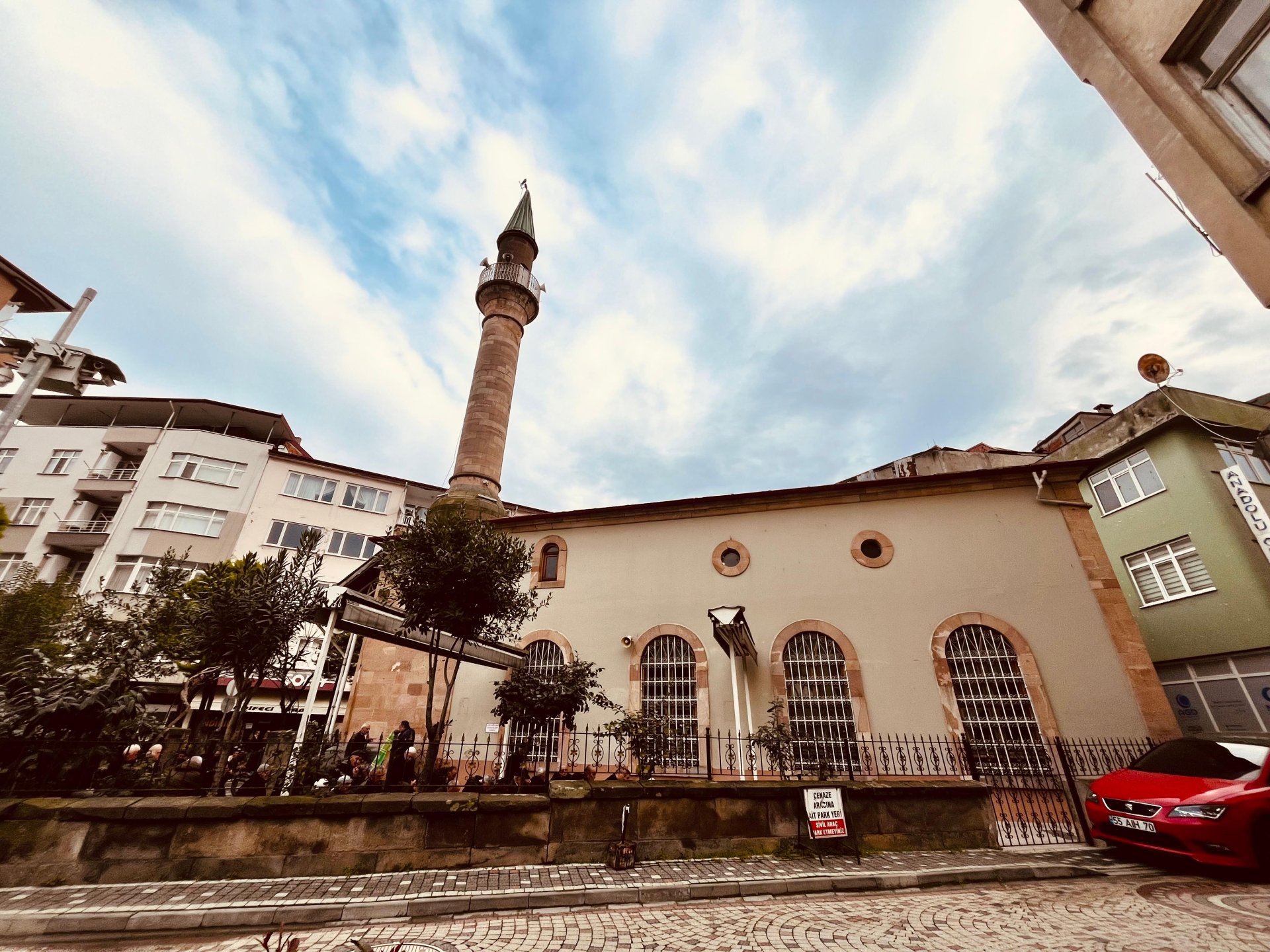 Eski Yapılar ve Camiler